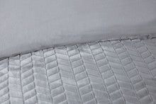 Load image into Gallery viewer, Modern Chevron Teddy Fleece Duvet Cover with Pillowcase