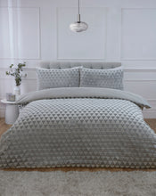 Load image into Gallery viewer, Diamond Cut Velvet Duvet Cover Set with Soft Fleece Reverse